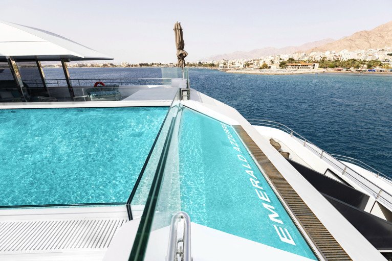 Aqua Pool & Café on Emerald Azzurra