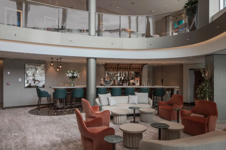 The Dusk Bar on Silver Nova
