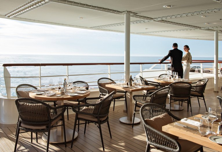 Grill Restaurant on Le Bougainville