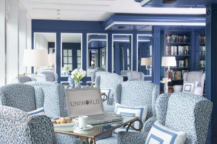 Captain's Lounge & Library on River Queen