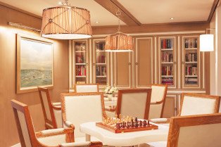 Captains Lounge and Library on River Duchess