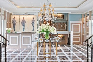 Lobby on River Duchess