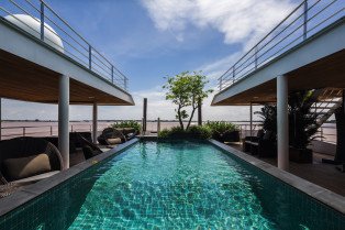 Swimming Pool & Bar on Scenic Spirit