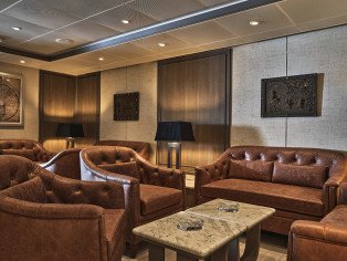 Connoisseur’s Corner on Silver Moon