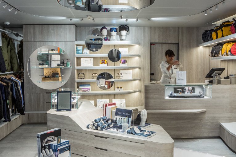 The Illu Shop on Le Commandant Charcot