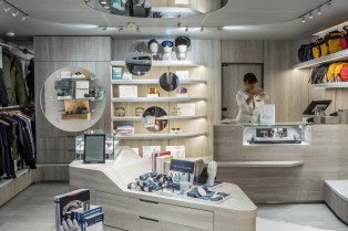 The Illu Shop on Le Commandant Charcot