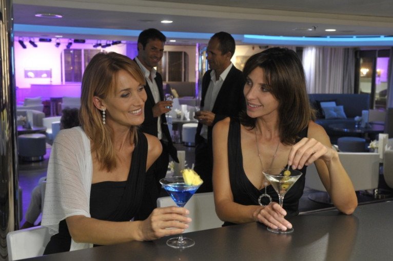 Lounges & Bars
