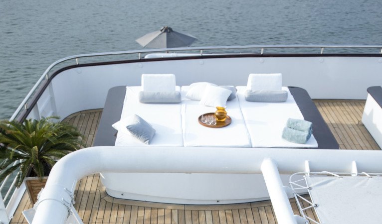 Jacuzzi & Lounge Daybeds