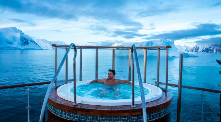 Swimming Pool & Sun Deck on Sylvia Earle