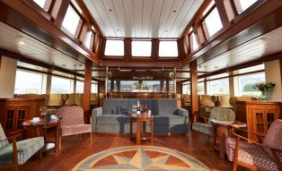 Panorama Lounge on Lord of the Highlands