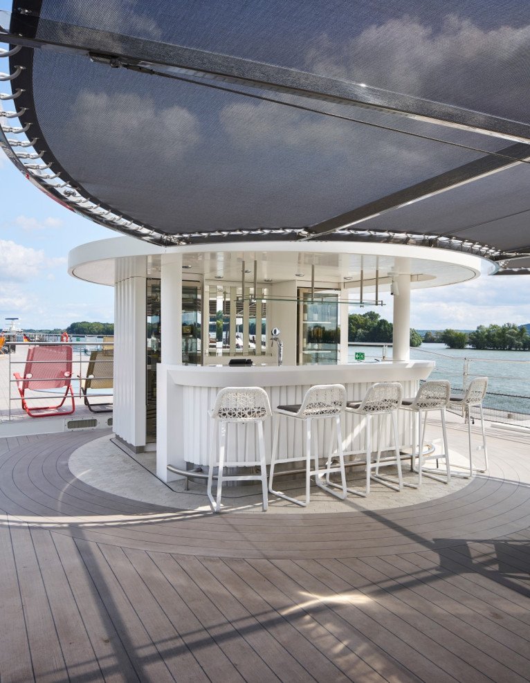 Vista Bar and Sun Deck