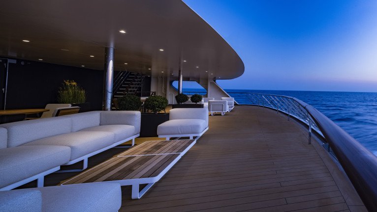 Zephyr Lounge on World Voyager