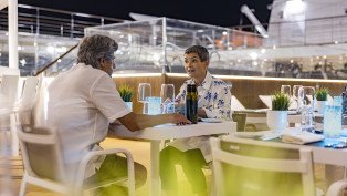 7 AFT Pool Bar on World Navigator