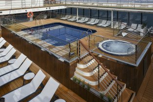 Pool, Hot Tub & Sun Deck on World Navigator