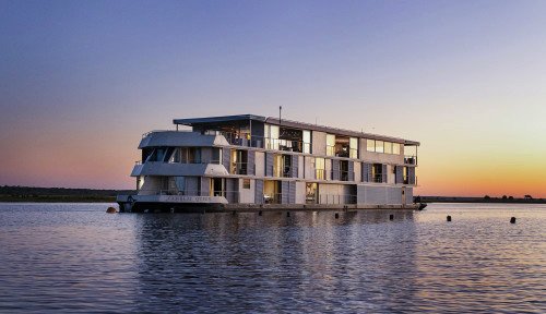 Zambezi Queen cruise ship