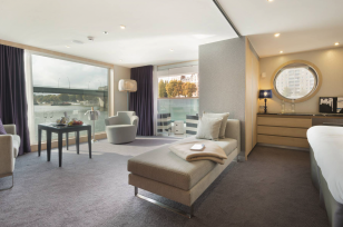 Royal One Bedroom Suite on Scenic Gem