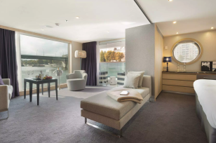 Royal One-Bedroom Suite on Scenic Azure