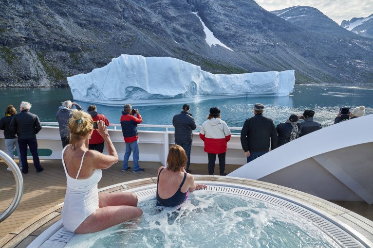 Bow Whirlpool on Seabourn Quest