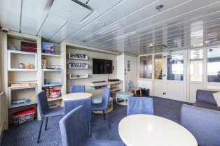 Discovery Room on Santa Cruz II