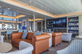Expedition Lounge & Bar with Science Corner and Library on Santa Cruz II