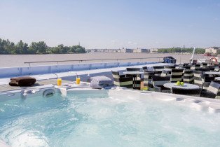 Vitality Pool on Scenic Diamond