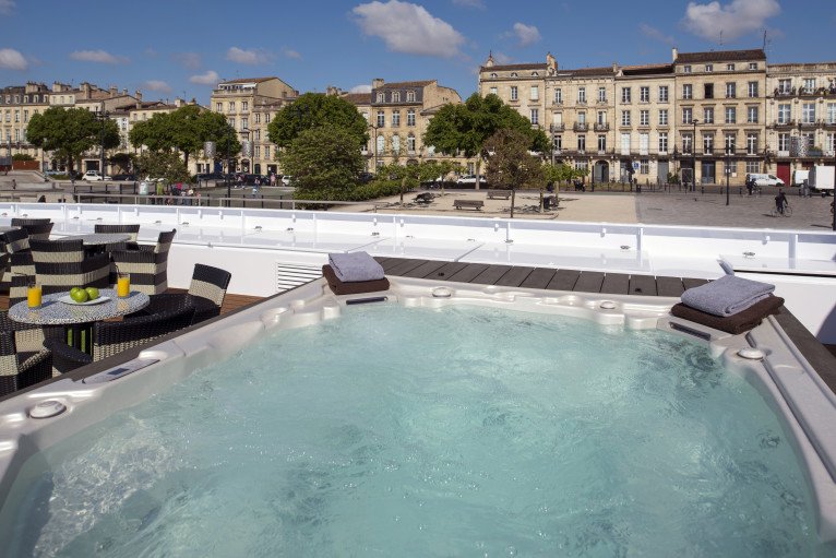 Vitality Pool on Scenic Sapphire