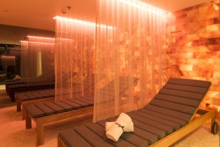 Salt Therapy Lounge on Scenic Crystal