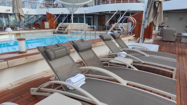 Pool Deck Seabourn Ovation