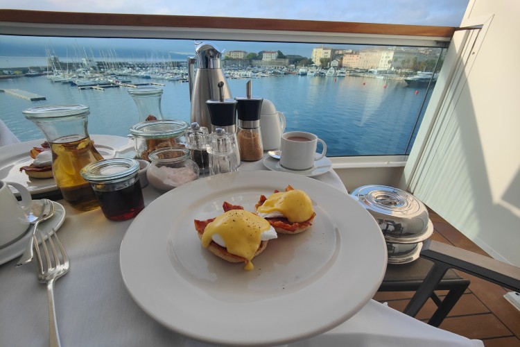 Eggs Benedict, Seabourn Ovation