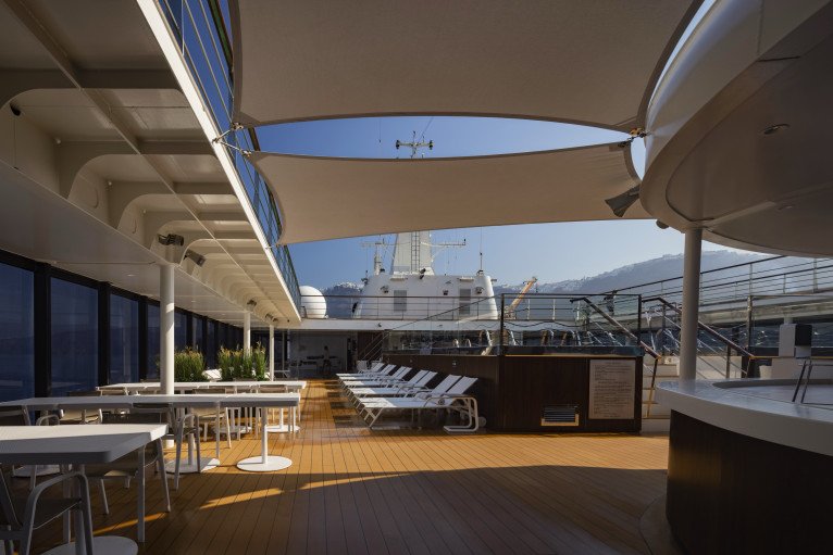 7AFT Grill on World Navigator