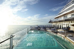 Astern Pool & Bar on EXPLORA IV