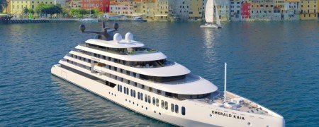Expert Review of Luxury Superyacht Emerald Kaia