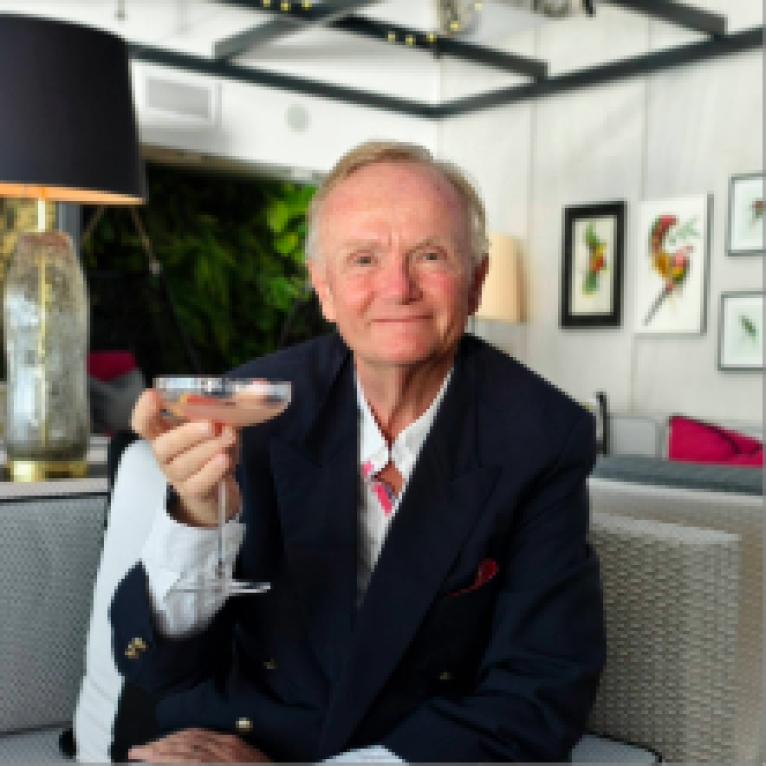 Bill, Ritzy Travel Guide