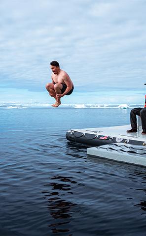 Experiences_PolarPlunge_3_296x480