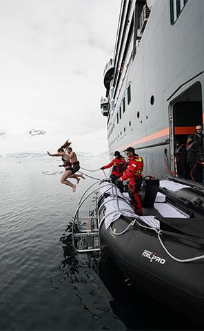 Experiences_PolarPlunge_2_296x480