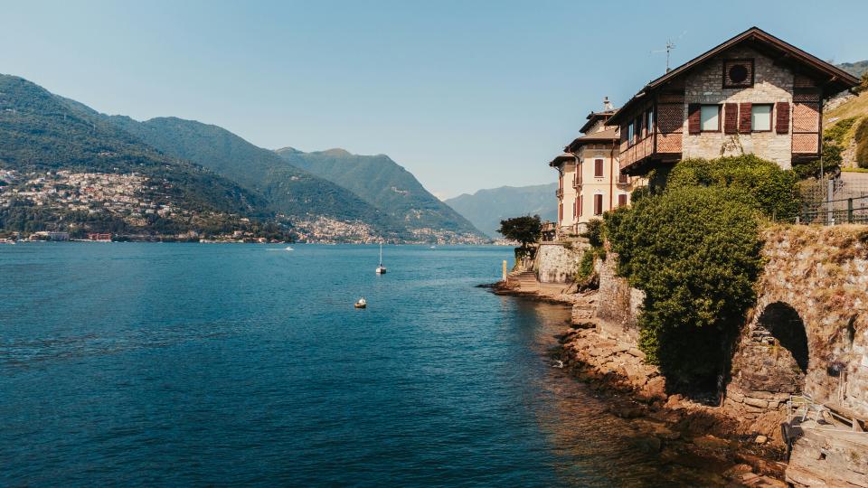 Lake Como cruise port
