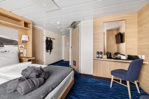 Arctic Superior | Wheelchair-Accessible cabin on MS Spitsbergen