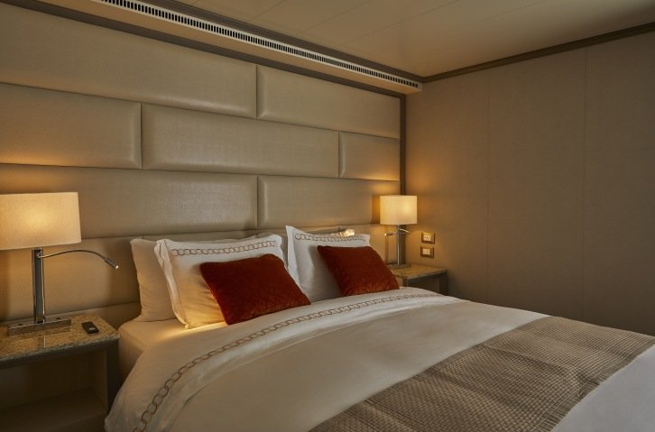 Medallion Suite on Silver Muse