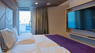Expedition Suite | Large suite with balcony on MS Roald Amundsen