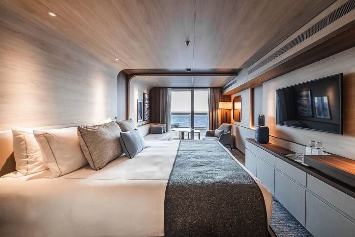 Deluxe Suite on Le Commandant Charcot