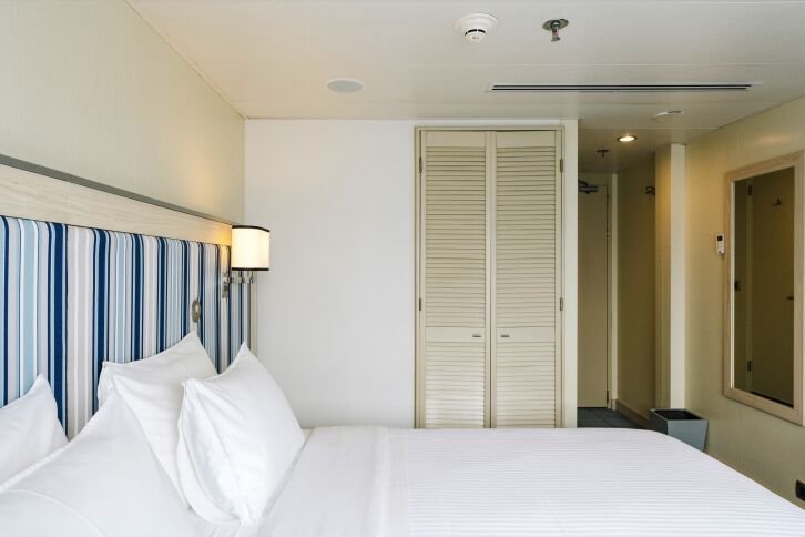 EH | Explorer cabin on Santa Cruz II