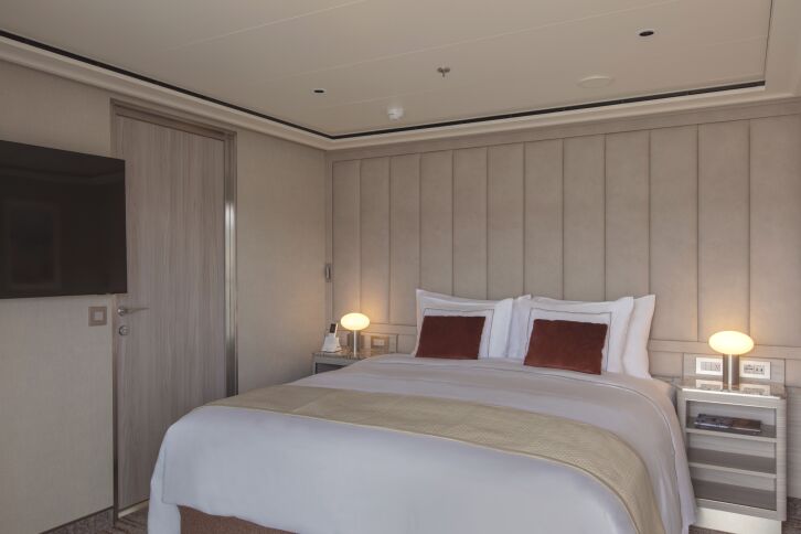 Signature Suite on Silver Nova